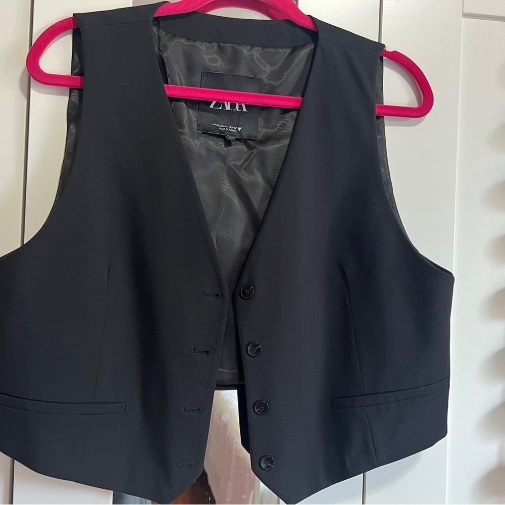 Zara Elegant Black Sleeveless Vest